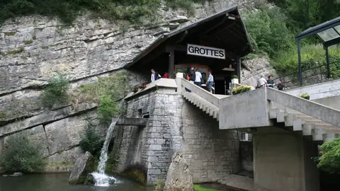 De ingang van de Grottes de Remouchamps