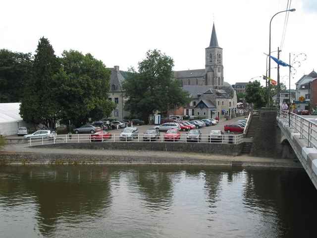 Ourthe, brua og kirken i Barvaux-sur-Ourthe