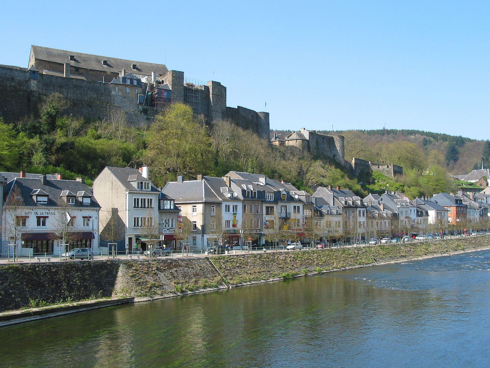 De Semois, de huizen van Bouillon en de lange burcht van Godfried van Bouillon