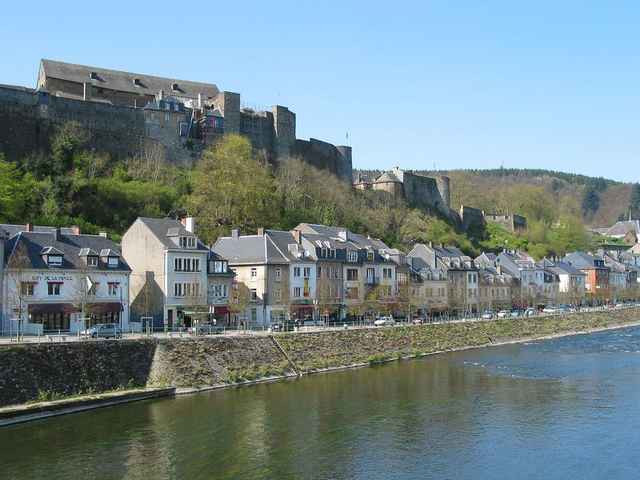De Semois, de huizen van Bouillon en de lange burcht van Godfried van Bouillon