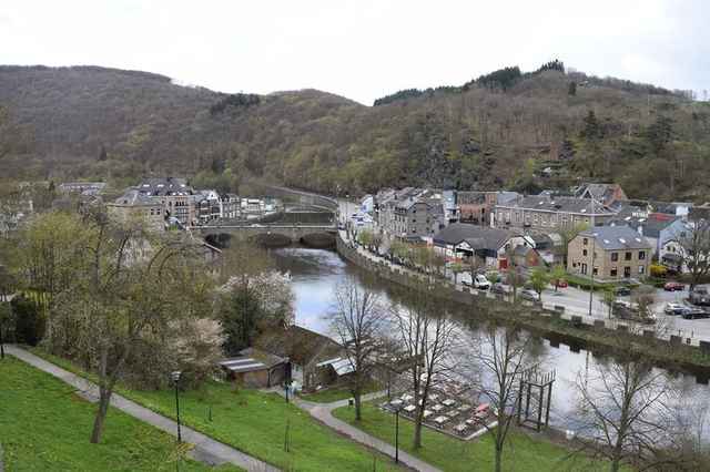 Uitzicht op La Roche-en-Ardenne en de brug over de Ourthe