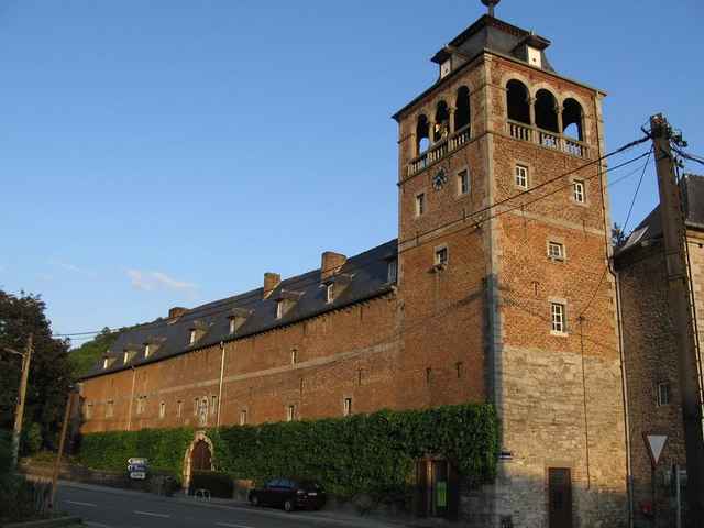 Hovedbygningen i klosteret Leffe i Dinant