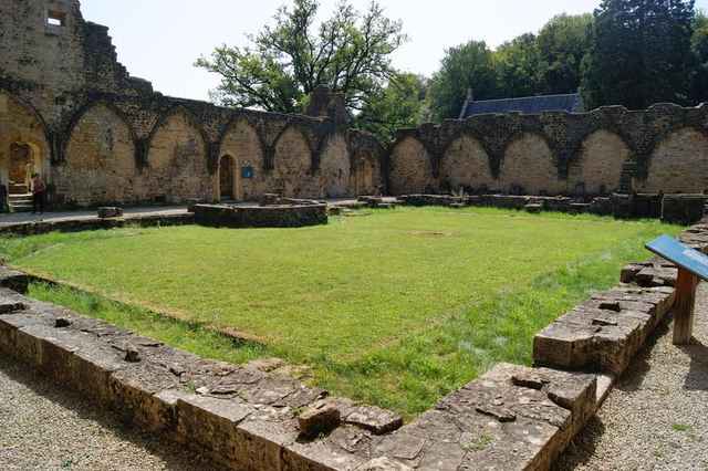 Ruinene av det gamle klosteret Orval