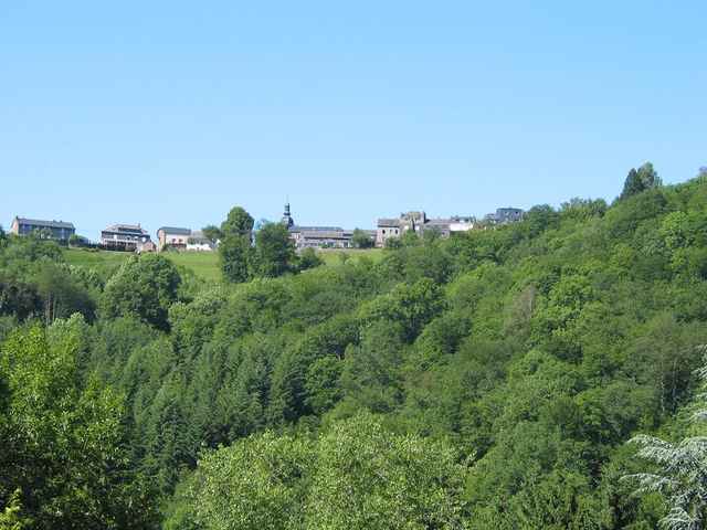 Landsbyen Rochehaut over Semois-dalen